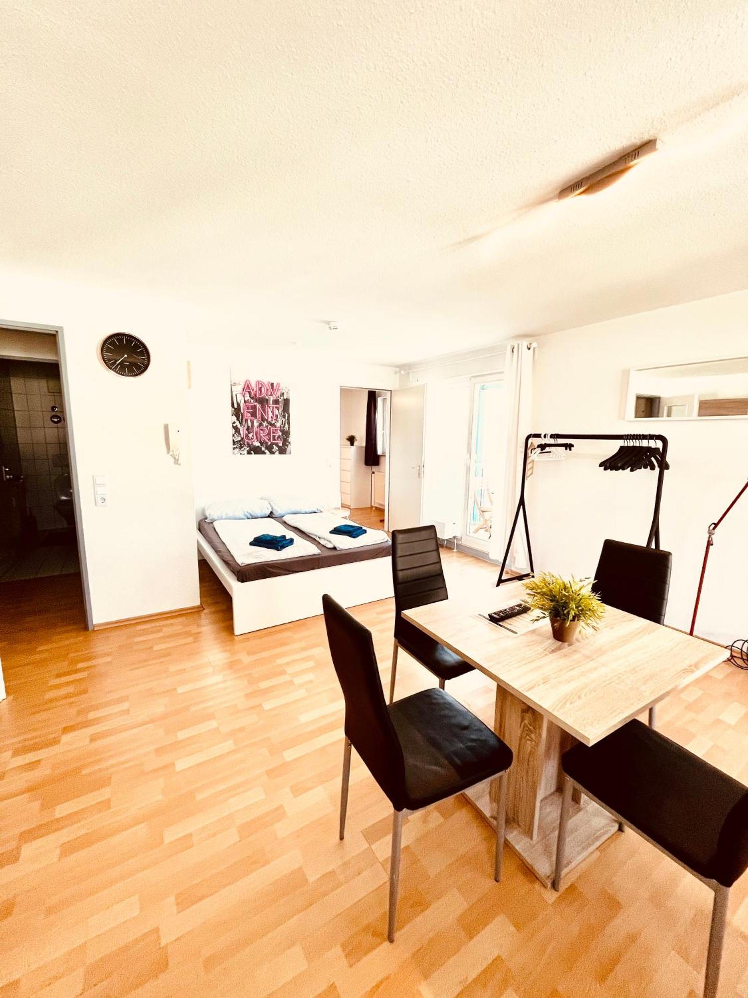Outletcity Apartment Ferienwohnung Metzingen Metzingen  Eksteriør bilde